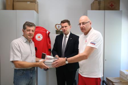 Občina Kamnik in Rdeči križ Kamnik predala laringoskop dr. Rostislavu Gubiču 